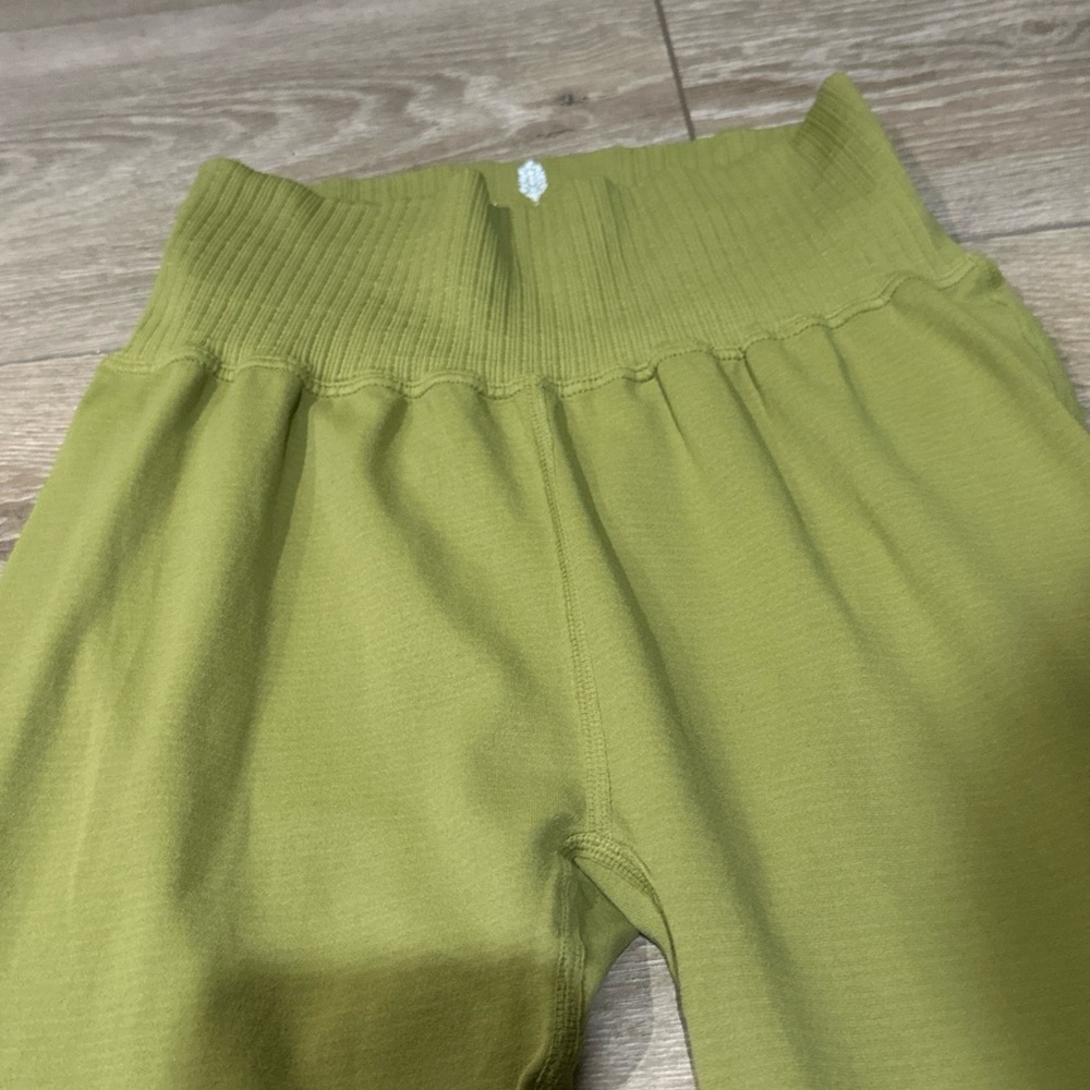 •Sold•  FP Movement *Rare* Good Karma Flare Leggings In Olive Green - Picture 6 of 10